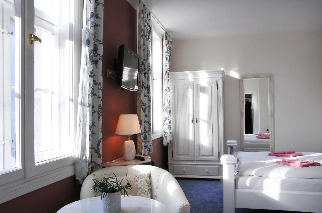 Pension Altstadt Moench In Top Lage Preis Inclusive 5 Prozent Bettensteuer Und Fruehstueck Штральзунд Экстерьер фото