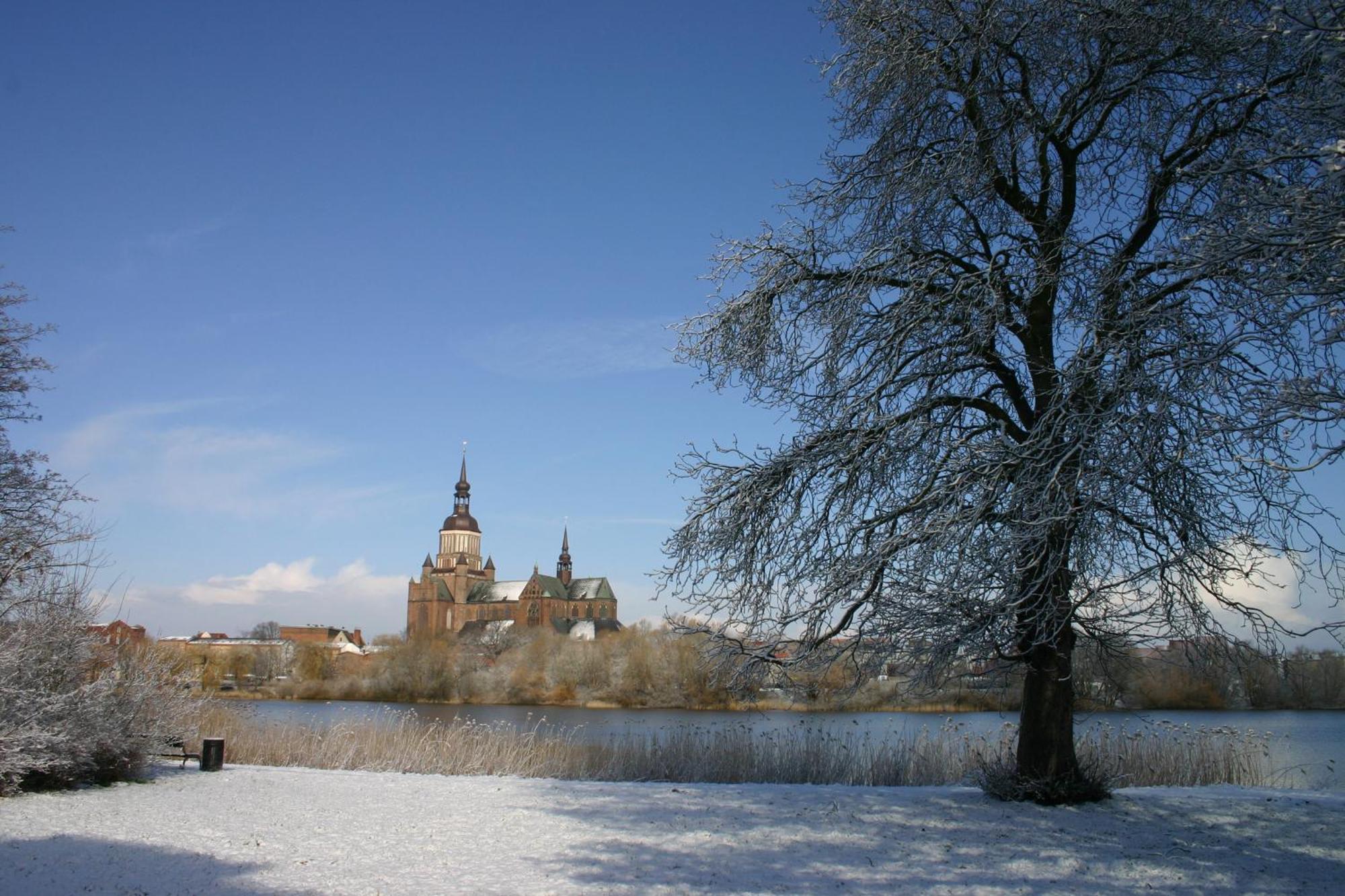 Pension Altstadt Moench In Top Lage Preis Inclusive 5 Prozent Bettensteuer Und Fruehstueck Штральзунд Экстерьер фото